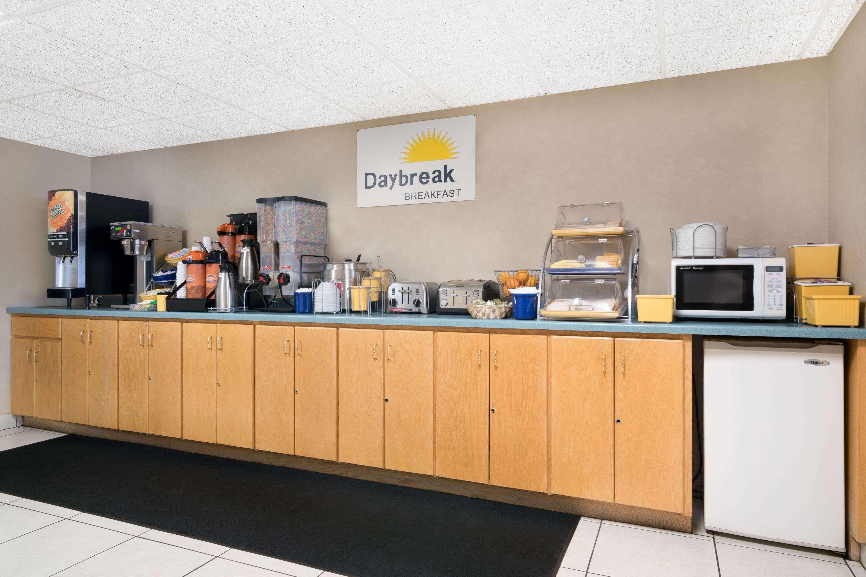Days Inn By Wyndham St Cloud Сент-Клауд Экстерьер фото